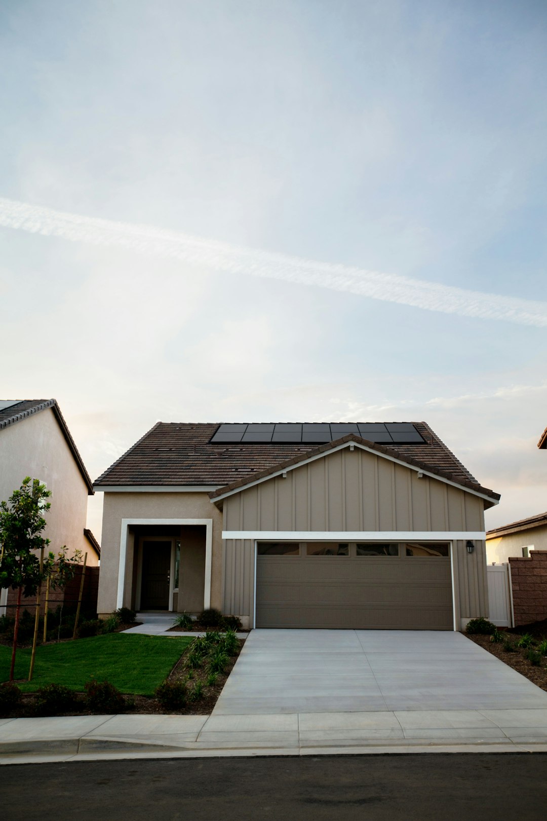 our-mission Vivint Solar - Solar Panels on small home with driveway from street.